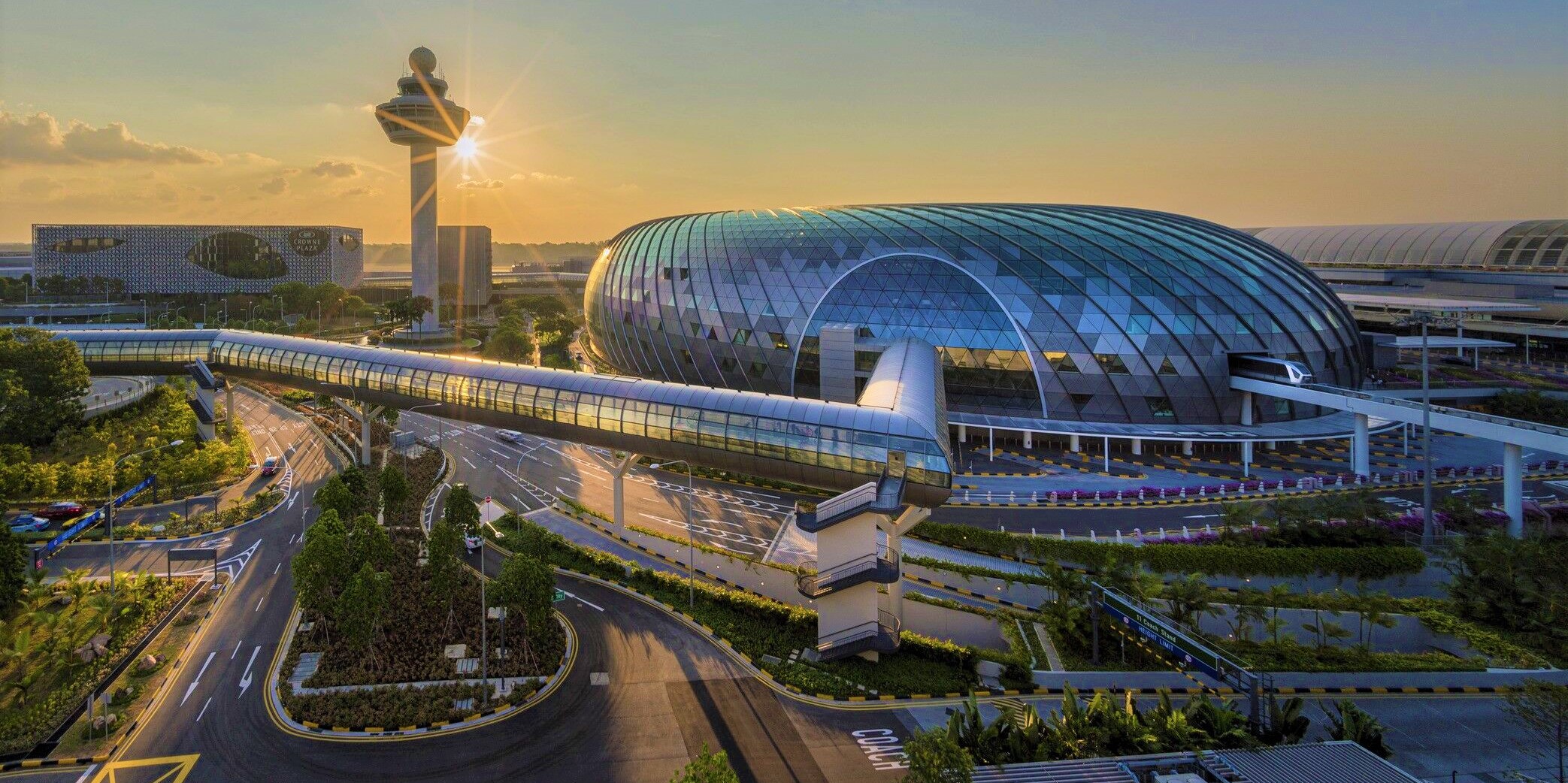 Changi  Aviation  Summit (CAS)  will  host  More  than  300  global aviation leaders ,  policy makers  and  senior aviation executives  from  over  45 countries ! 